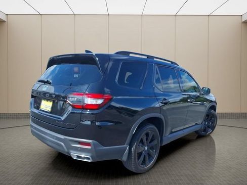 Used 2025 Honda Pilot Black Edition image 8