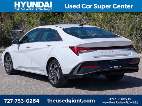 Certified 2025 Hyundai Elantra SEL FWD image 3