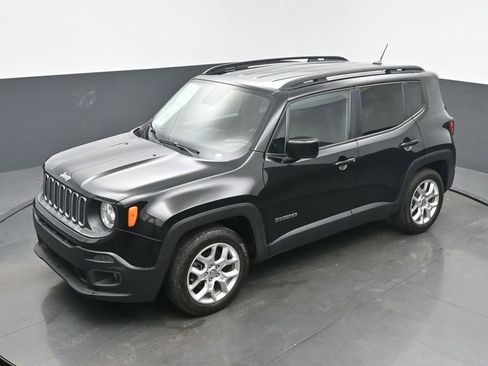 Used 2017 Jeep Renegade Latitude FWD image 37