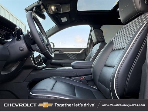 Certified 2025 GMC Acadia Denali image 27