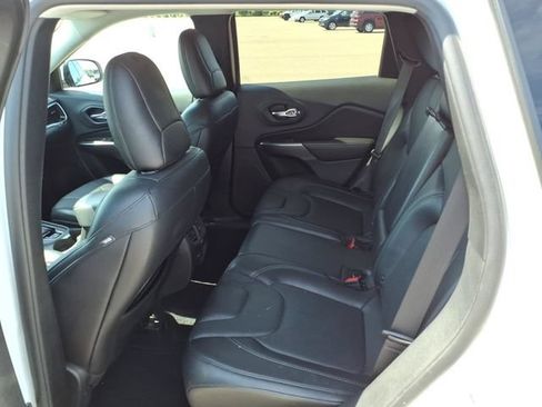 Used 2019 Jeep Cherokee Limited AWD/4WD image 5
