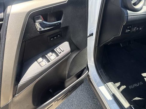 Used 2014 Toyota RAV4 Limited w/ Technology Package FWD image 7
