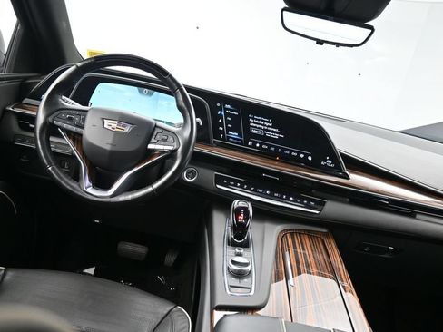 Used 2024 Cadillac Escalade Premium Luxury AWD/4WD image 22
