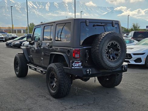 Used 2014 Jeep Wrangler Unlimited Rubicon w/ Connectivity Group AWD/4WD image 8