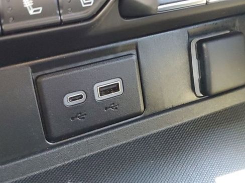 Used 2023 GMC Yukon SLT w/ SLT Luxury Package image 23