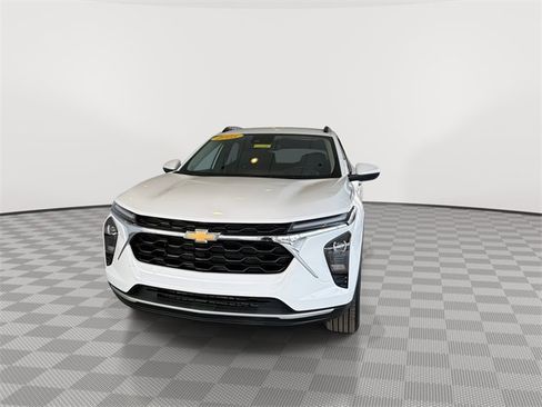 Certified 2025 Chevrolet Trax LT w/ LT Convenience Package image 4