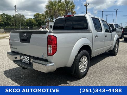 Used 2019 Nissan Frontier SV image 5