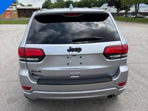 Used 2018 Jeep Grand Cherokee Altitude AWD/4WD image 5