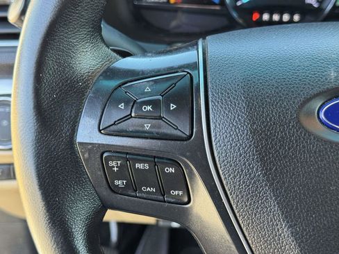 Used 2017 Ford Explorer Limited w/ Equipment Group 301A FWD image 11