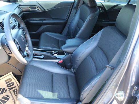 Used 2017 Honda Accord Sport image 24