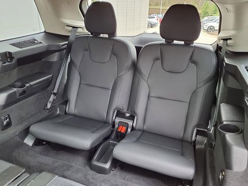 Used 2025 Volvo XC90 T8 Plus w/ Protection Package Premier AWD/4WD image 9