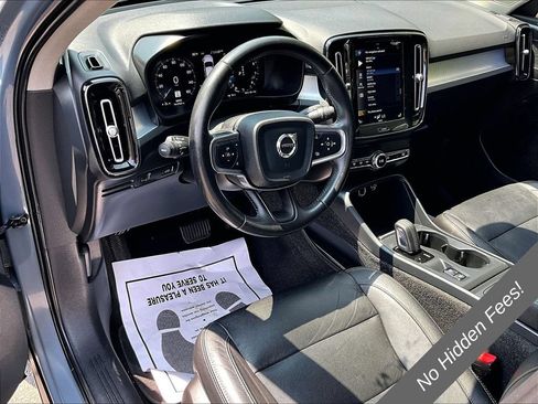 Used 2021 Volvo XC40 T4 Momentum FWD image 12