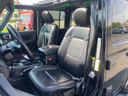 Used 2020 Jeep Wrangler Unlimited Sahara AWD/4WD image 22