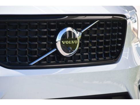 Certified 2025 Volvo XC40 B5 Ultra w/ Protection Package Premier image 11