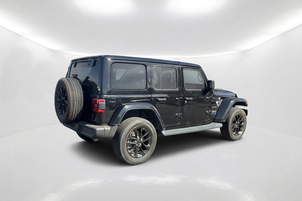 Used 2023 Jeep Wrangler Unlimited Sahara w/ Cold Weather Group AWD/4WD image 6