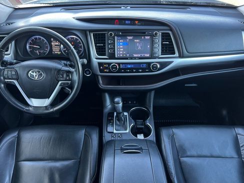 Used 2019 Toyota Highlander XLE AWD/4WD image 14