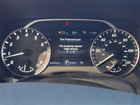 Used 2024 Nissan Frontier SV image 17