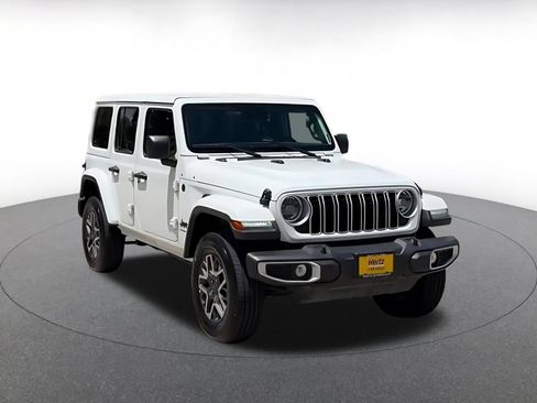 Used 2025 Jeep Wrangler Unlimited Sahara AWD/4WD image 3