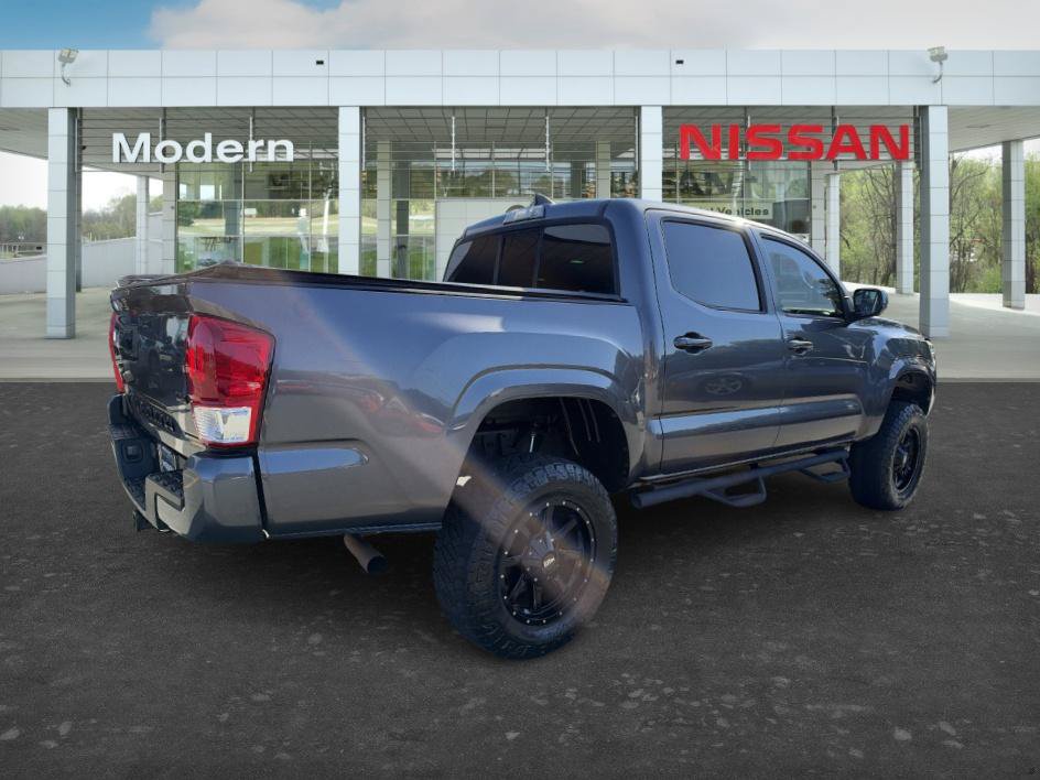 Used 2017 Toyota Tacoma 2WD Double Cab image 5