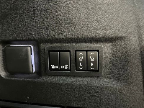 Used 2021 GMC Yukon Denali w/ Advanced Technology Package AWD/4WD image 13