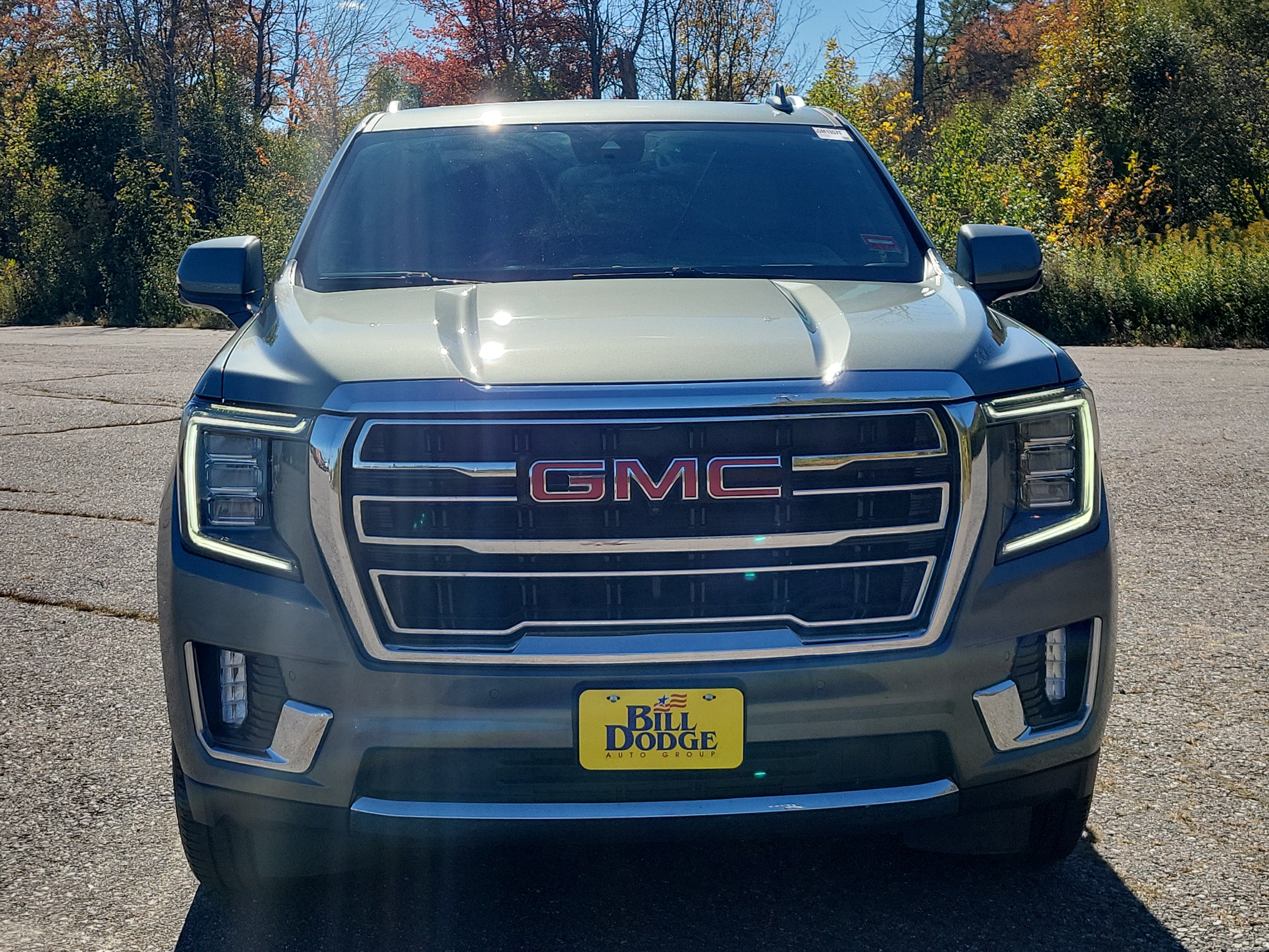 Used 2023 GMC Yukon SLT w/ SLT Premium Package AWD/4WD image 2