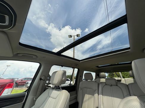 Used 2024 Jeep Wagoneer 4WD w/ Premium Group I image 45