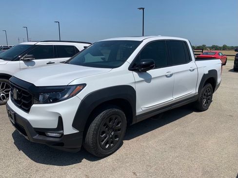 Used 2023 Honda Ridgeline Black Edition image 2