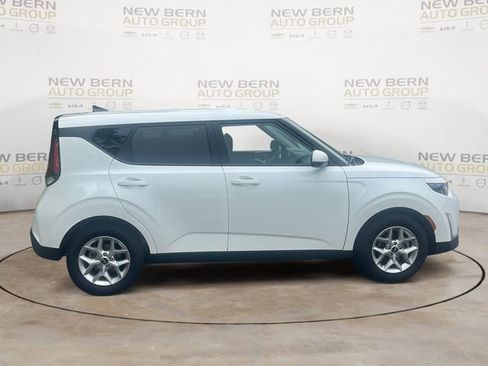 Used 2025 Kia Soul LX w/ LX Technology Package FWD image 6
