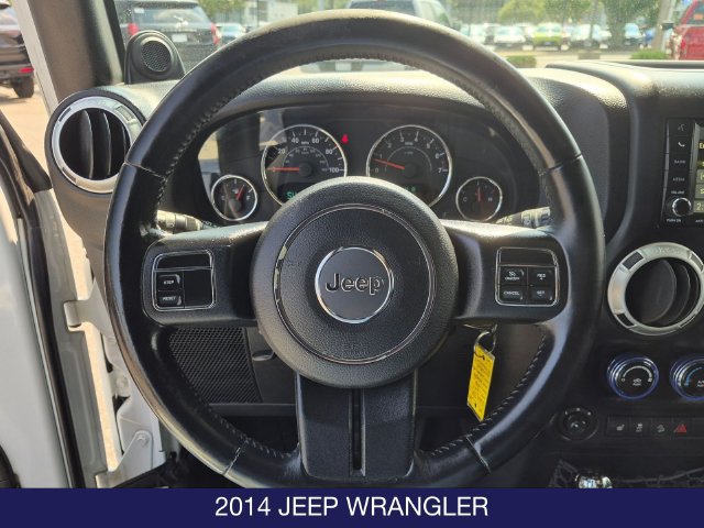 Used 2014 Jeep Wrangler Unlimited Sahara w/ Dual Top Group AWD/4WD image 17