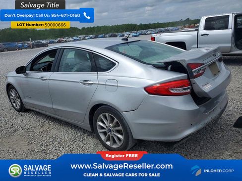 Used 2017 Ford Fusion SE w/ Equipment Group 602A FWD image 3