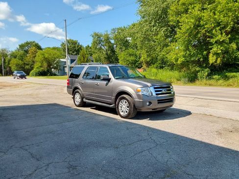 Used 2014 Ford Expedition XLT w/ Leather Seating Package AWD/4WD image 4