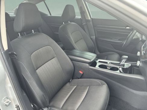 Used 2024 Nissan Altima 2.5 SV FWD image 16