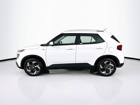 Used 2025 Hyundai Venue SEL image 4
