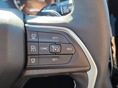 New 2025 Jeep Grand Cherokee Altitude image 13