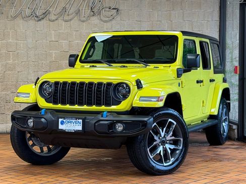 Used 2024 Jeep Wrangler Unlimited w/ Convenience Group AWD/4WD image 2