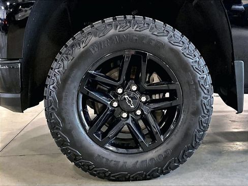 Used 2021 Chevrolet Silverado 1500 Custom Trail Boss AWD/4WD image 7