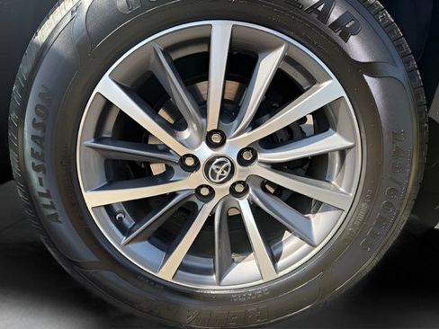 Used 2018 Toyota Highlander XLE AWD/4WD image 38