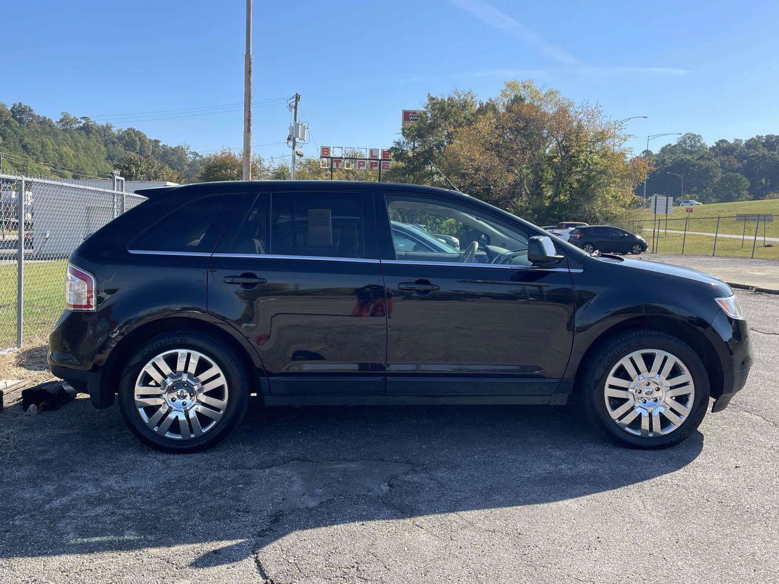 Used 2010 Ford Edge Limited FWD image 2