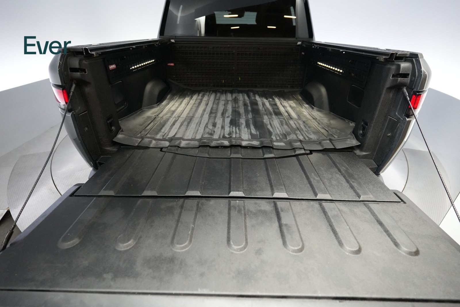 Used 2022 Rivian R1T Adventure AWD/4WD image 8