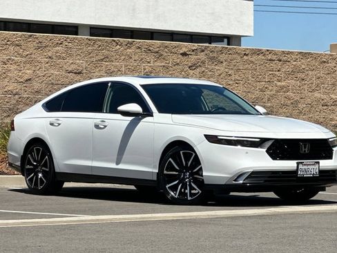 Used 2023 Honda Accord Touring image 2