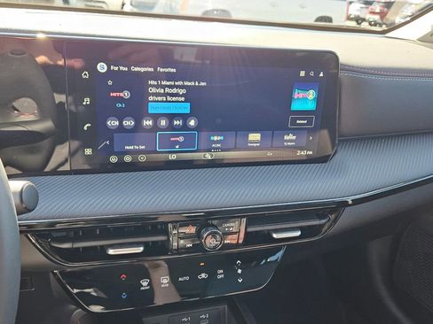 New 2026 Nissan Kicks SR image 18