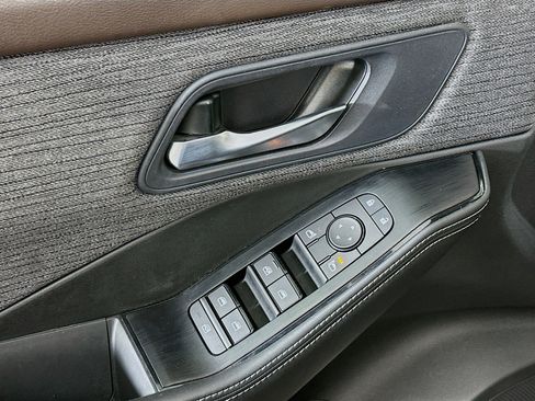 Used 2023 Nissan Rogue SV image 15