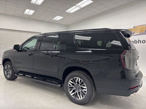 New 2026 Chevrolet Suburban Z71 w/ Z71 Off-Road Package AWD/4WD image 7