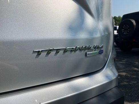 Used 2019 Ford Edge Titanium w/ Equipment Group 301A AWD/4WD image 22