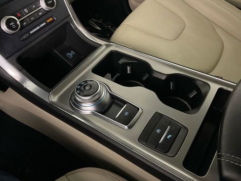 Used 2022 Ford Edge Titanium image 18