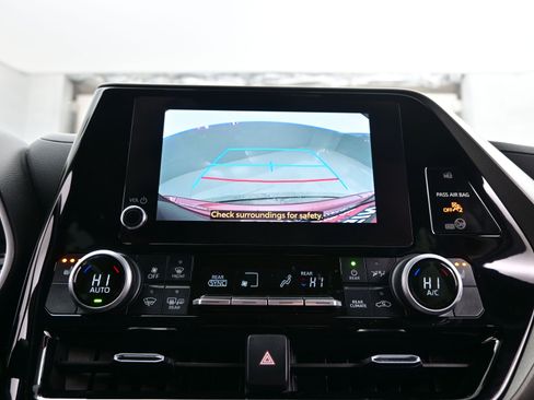 Used 2023 Toyota Highlander XLE image 20