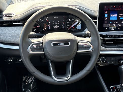 Used 2024 Jeep Compass Latitude image 21