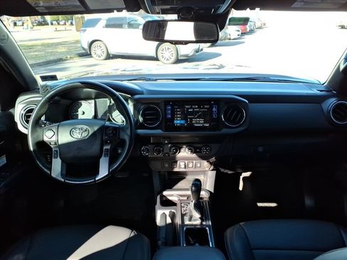 Used 2019 Toyota Tacoma TRD Off-Road image 23
