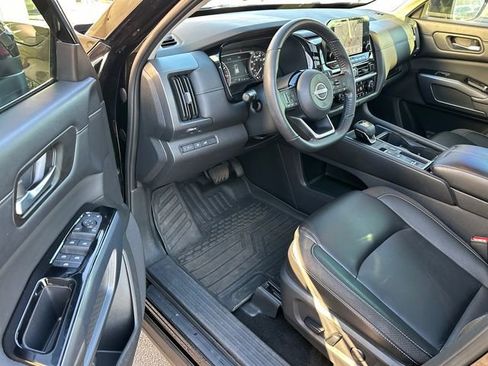 Used 2024 Nissan Pathfinder SL w/ SL Premium Package image 9