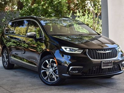 New 2025 Chrysler Pacifica Pinnacle